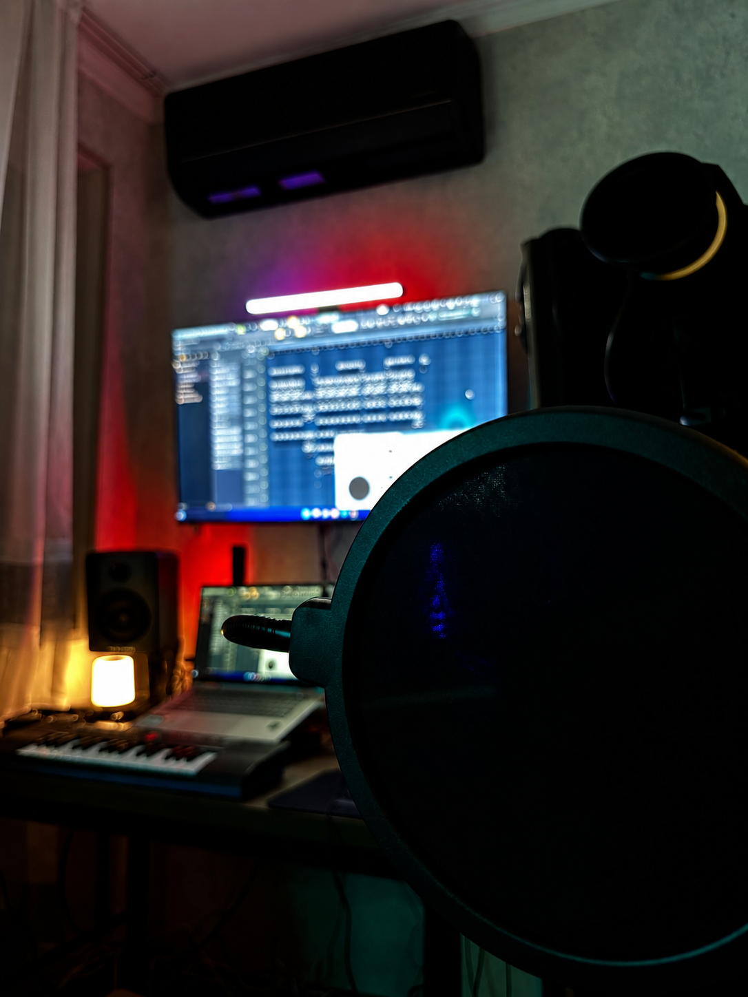 Bridge Studio: микрофон на переднем плане